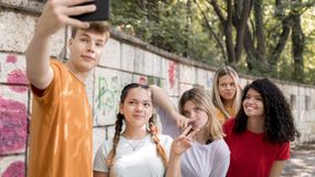 Quiz o młodzieżowych słowach roku 2024