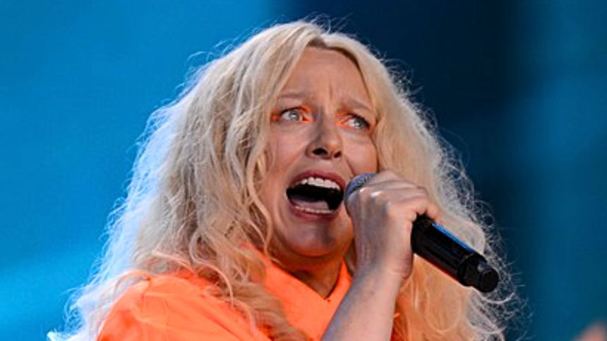 Ten hit PRL śpiewał cały kraj. Wersja Nosowskiej to hołd dla słynnej poetki