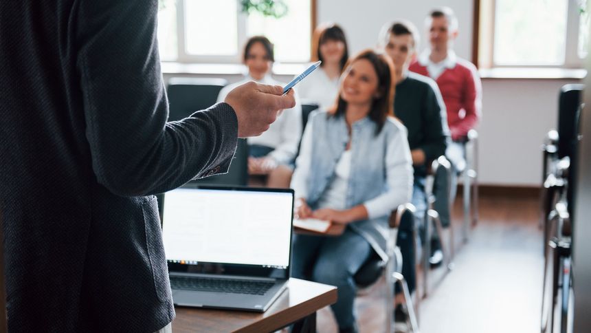Po tych kierunkach zarabia się najlepiej