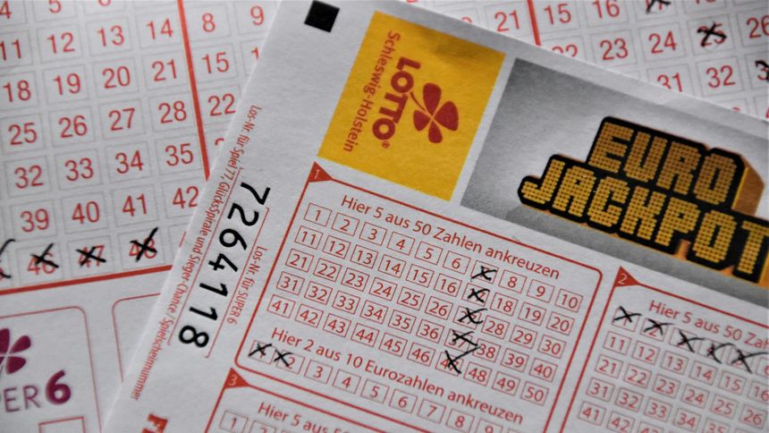 Wygrali fortunę w Lotto dzięki AI