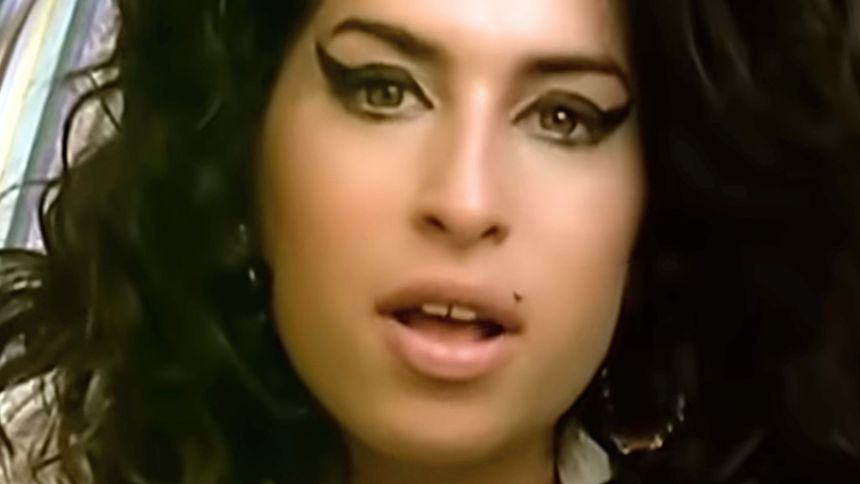 Sprzedaż rzeczy Amy Winehouse pod okiem sądu