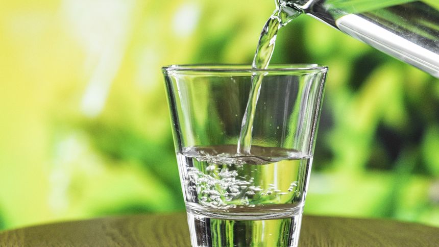 Jakie korzyści daje picie wody na czczo?