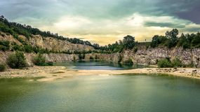 Ten zalew znajduje się 50 km od Warszawy (zdjęcie ilustracyjne)