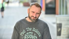 Liroy jest niewiele starszy od swojego syna