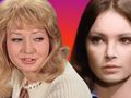 Dwie kobiety z blond włosami i ciemnymi, długimi włosami na kolorowym tle.