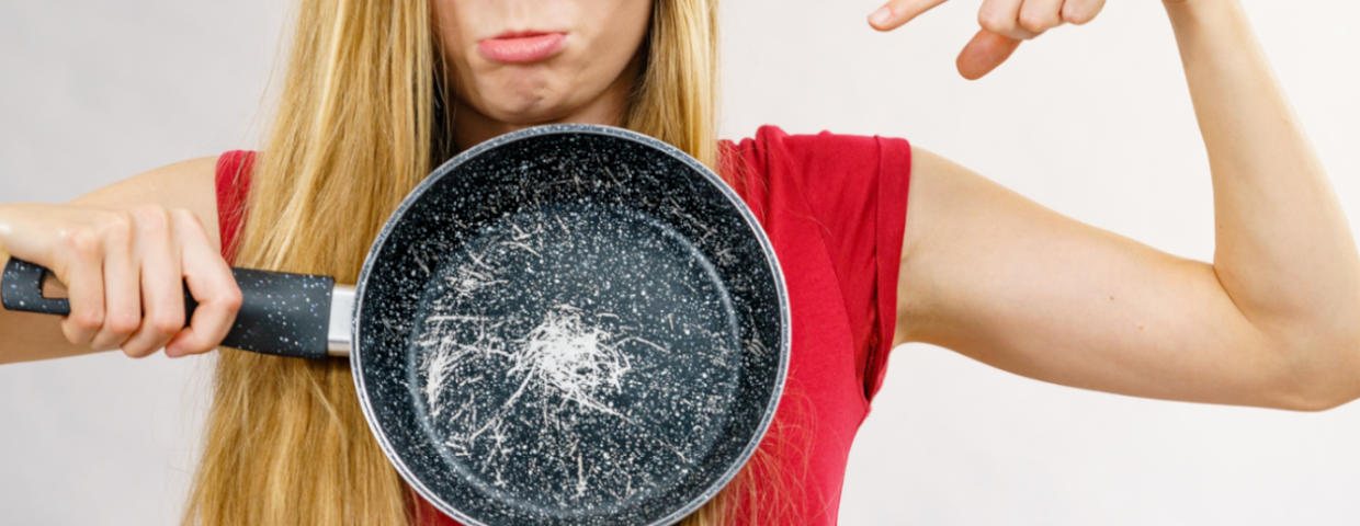 porysowana patelnia, gdzie wyrzucić patelnię