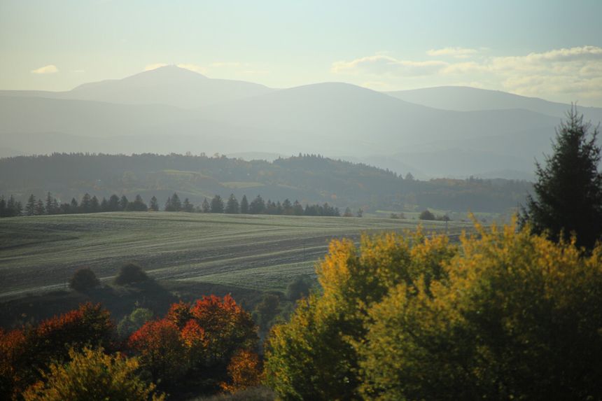 Widok na Śnieżkę i na Karkonosze
