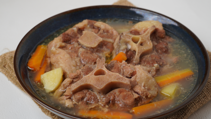 Zupa ogonowa, ogonówka, hit kuchni PRL