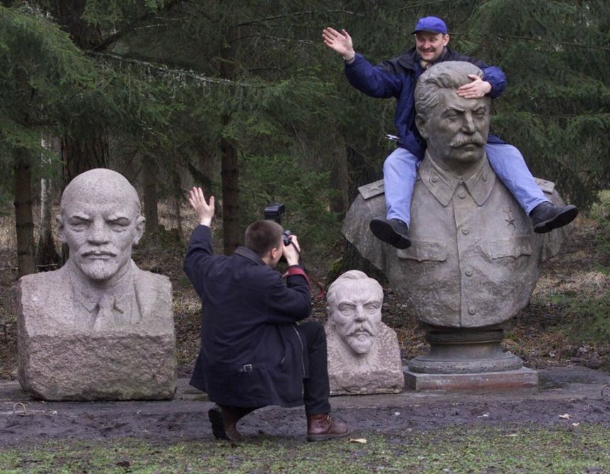 Park Grutas na Litwie to ponad 80 autentycznych pomników z czasów ZSRR