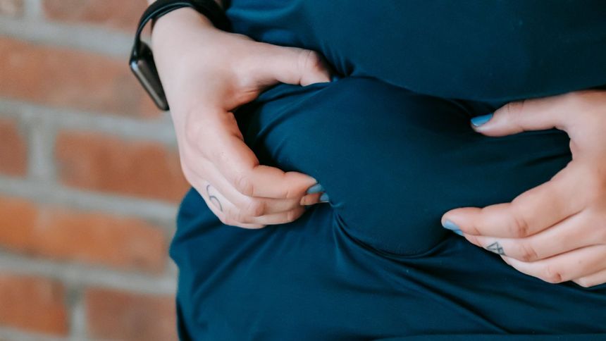 Brzuch tarczycowy można zredukować, łącząc dietę, ćwiczenia i współpracę z lekarzem.