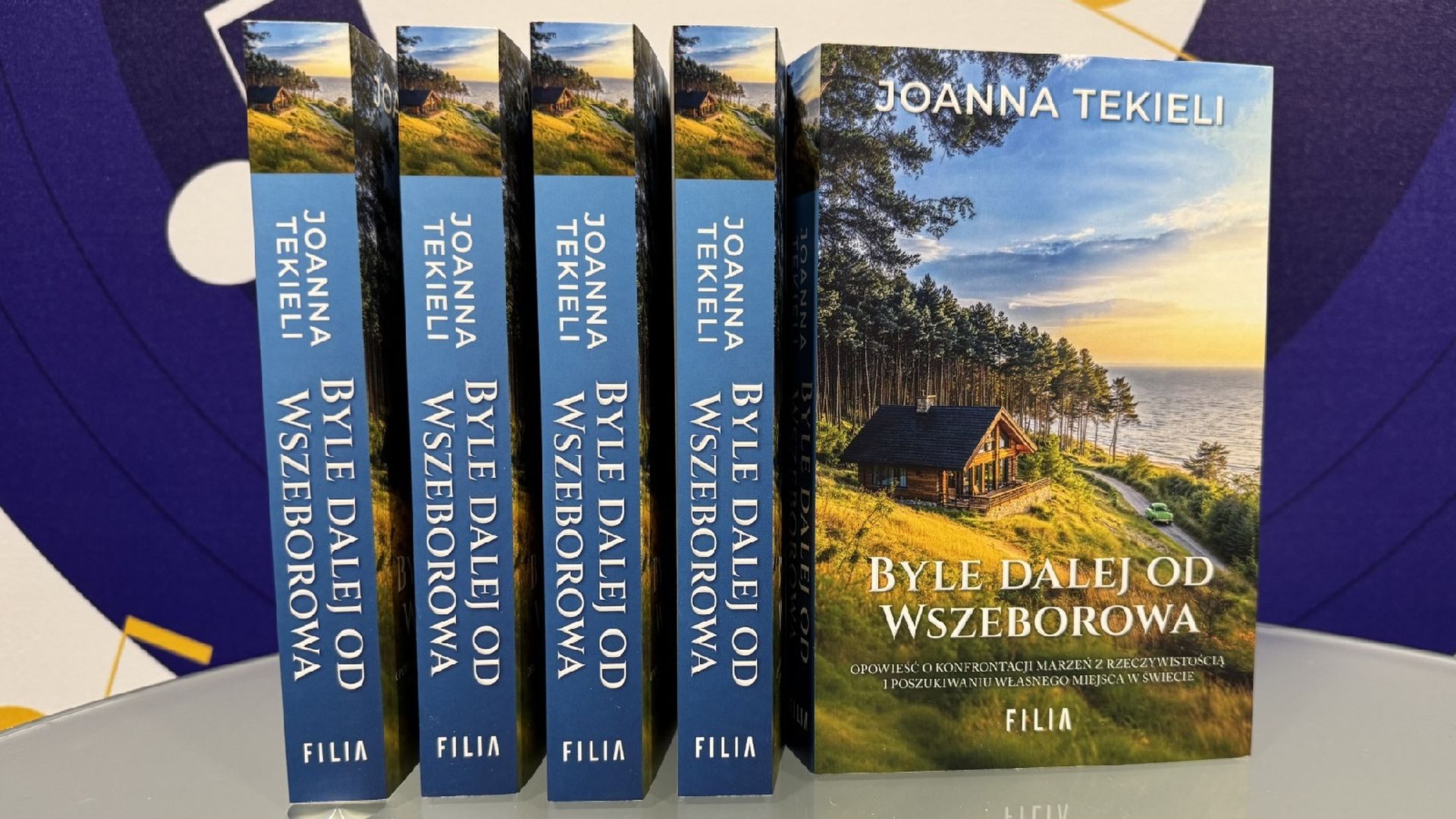 Joanna Tekeli o nowej książce "Byle dalej od Wszeborowa"