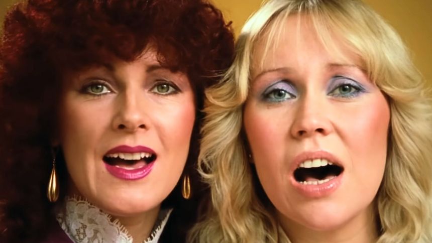 Historia piosenki "Happy New Year"