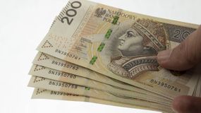 Duże pieniądze dla setek tysięcy Polaków. Wprowadzą "500 plus dla małżeństw"?