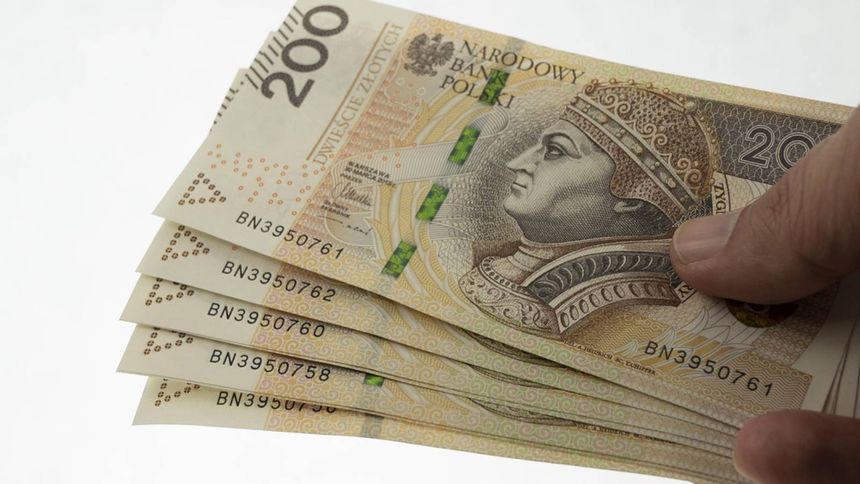 Duże pieniądze dla setek tysięcy Polaków. Wprowadzą "500 plus dla małżeństw"?