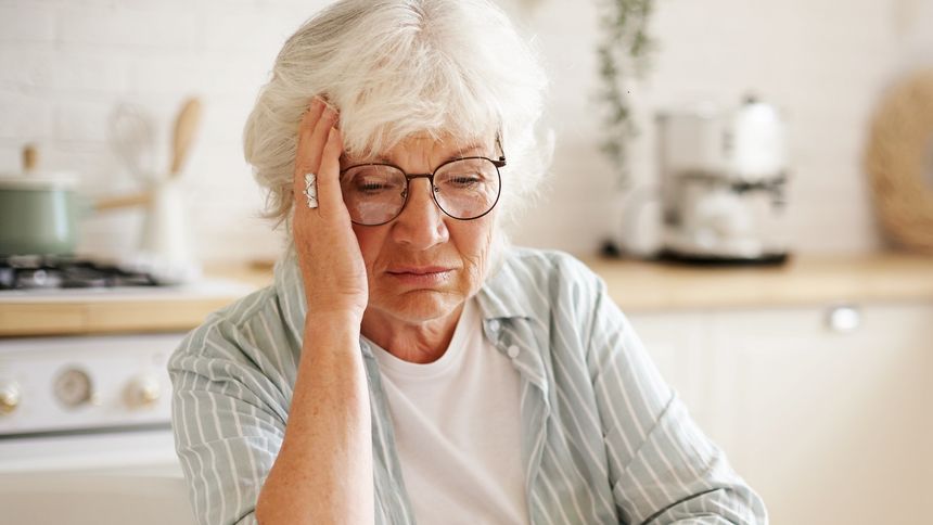 Emeryci mają długi