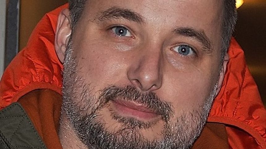 Znamy go z serialu "Pierwsza miłość". Gra tam z żoną 