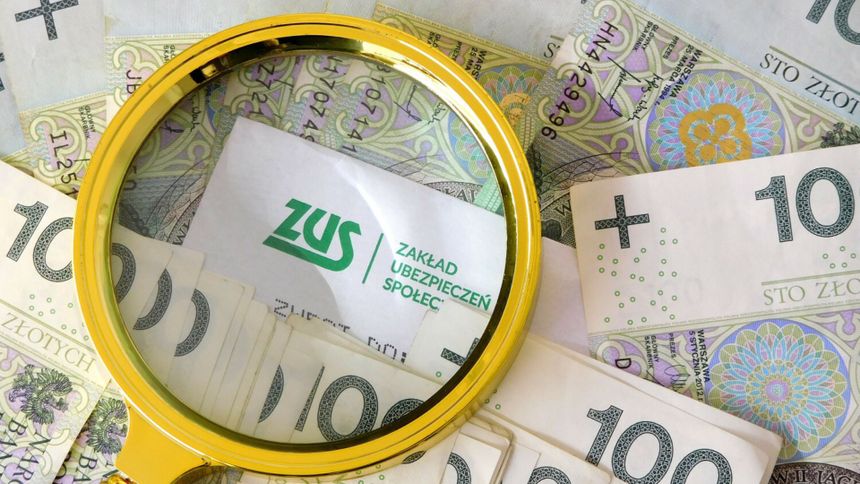 Ci seniorzy otrzymają od ZUS-u dodatkowe pieniądze