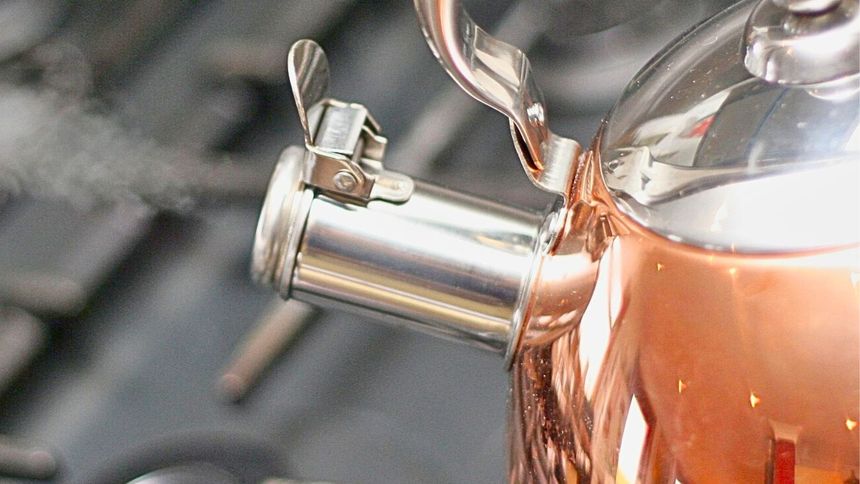 Skuteczny sposób na kamień w czajniku