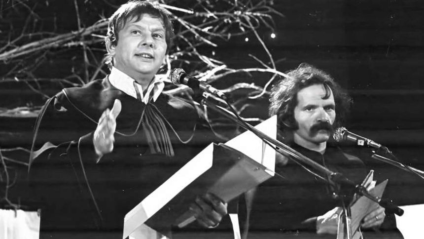 Ujawnia prawdę o kabarecie Tey w nowej książce. "Pytali, co się stało, że Zenek pokłócił się z Bohdanem"