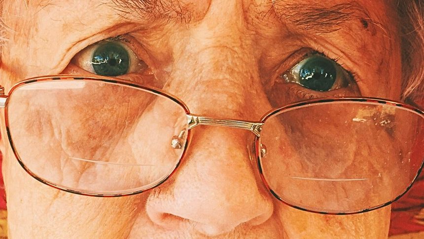 O czym świadczą podkrążone oczy?