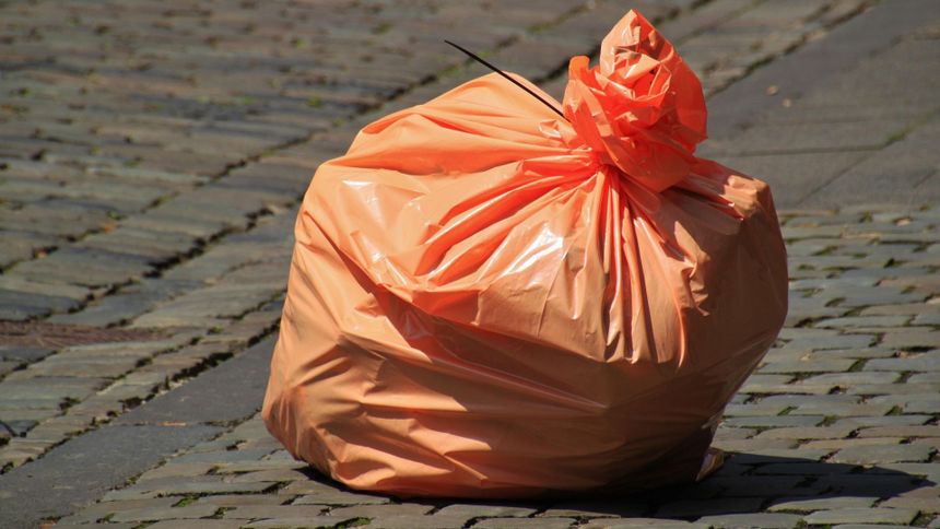 Jakie śmieci wrzucać do pomarańczowego worka