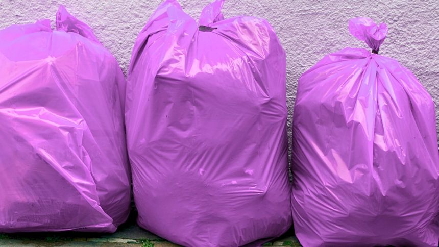 Jakie śmieci wyrzucać do fioletowego worka?
