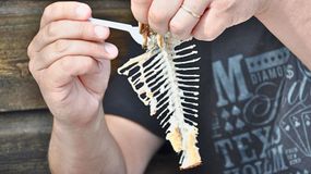 Gdzie wyrzucić ości z karpia?