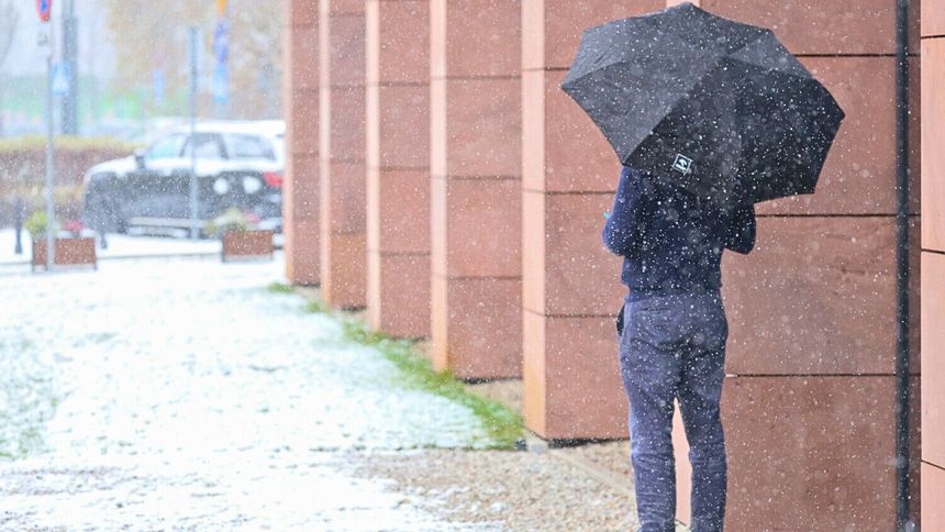 Z pierwszymi opadami śniegu zmierzyła się już m.in. Warszawa.