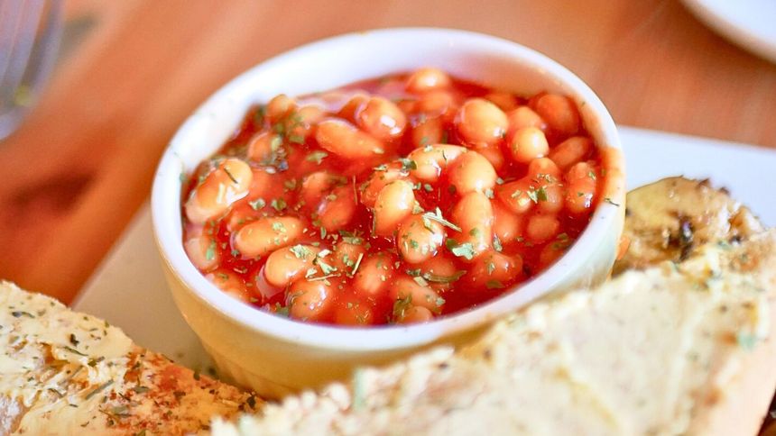 Fasolka po bretońsku jest smaczna i zdrowa.