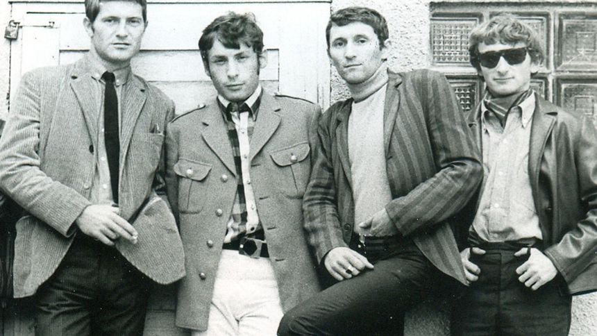 Andrzej Nebeski (drugi od prawej)