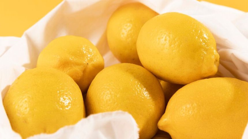 Wzięła cytryny i upchnęła w słoiku