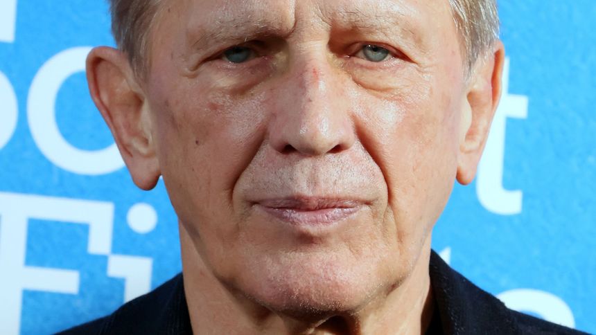 Jan Englert ostrzega swoich fanów