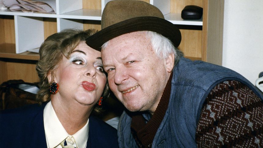 Marian Opania świętuje