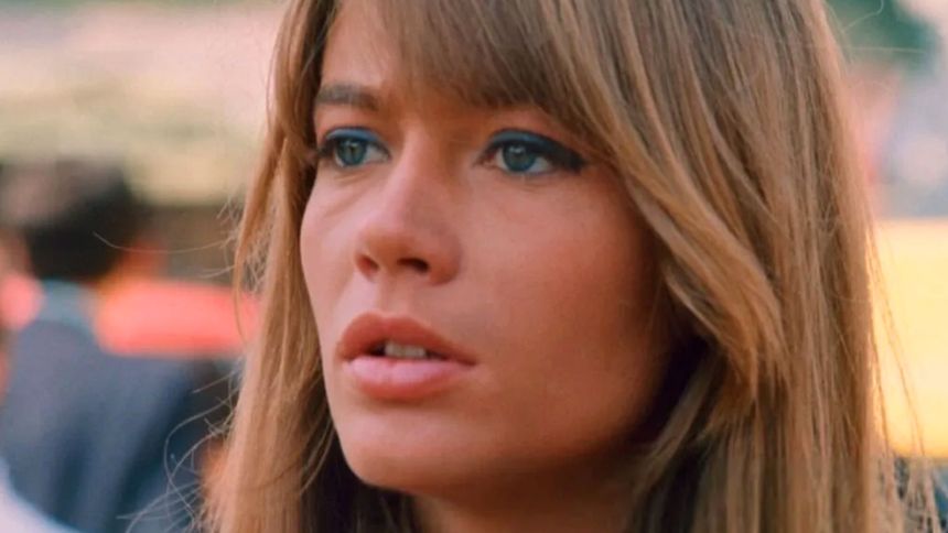 Jak debiutowała Françoise Hardy?