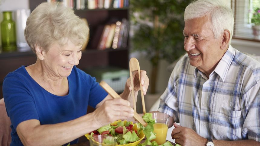 Seniorzy nie powinni wtedy jeść śniadania