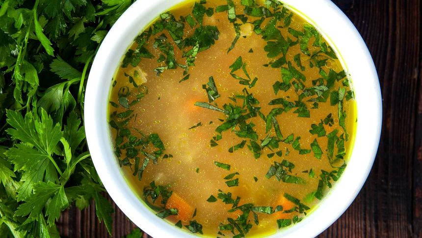 Rosół z tym składnikiem jest niezdrowy