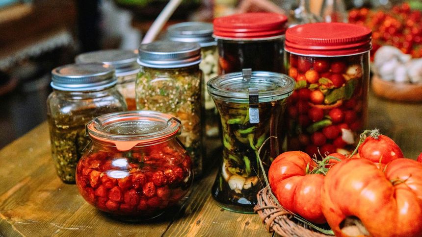 Przetwory to sprawdzony sposób na zamknięcie w słoiku smaków lata i jesieni.