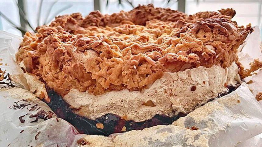 Było hitem PRL. Teraz "ciasto kryzysowe" znowu pojawia się na stołach