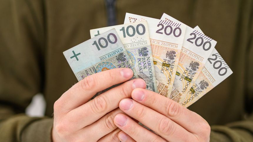 Renta socjalna 2025. Dodatkowe pieniądze już w maju. Tyle wypłacą Polakom