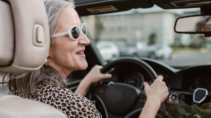 Czy seniorzy muszą obawiać się utraty prawa jazdy? Nowe przepisy już pewne