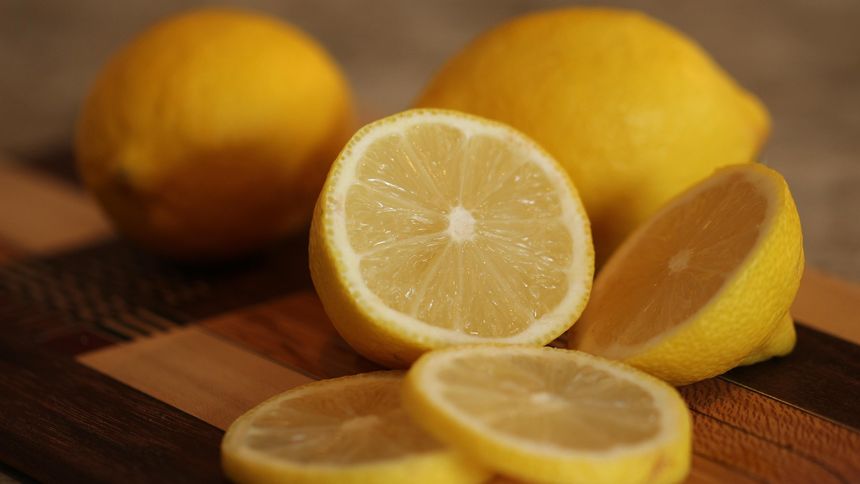 Koniecznie wypróbuj ten patent z cytryną