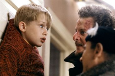 Kevin sam w domu - Macaulay Culkin, Joe Pesci, Daniel Stern - kadr z filmu