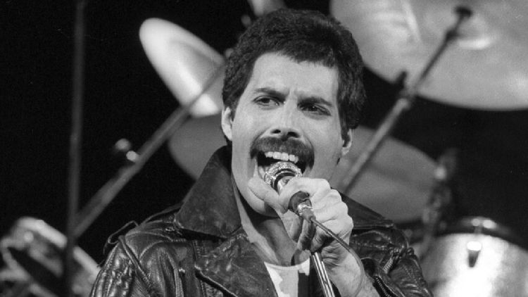 Freddie Mercury, Queen