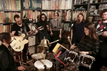 Kto śpiewa żeńską partię w Teenage Dirtbag?