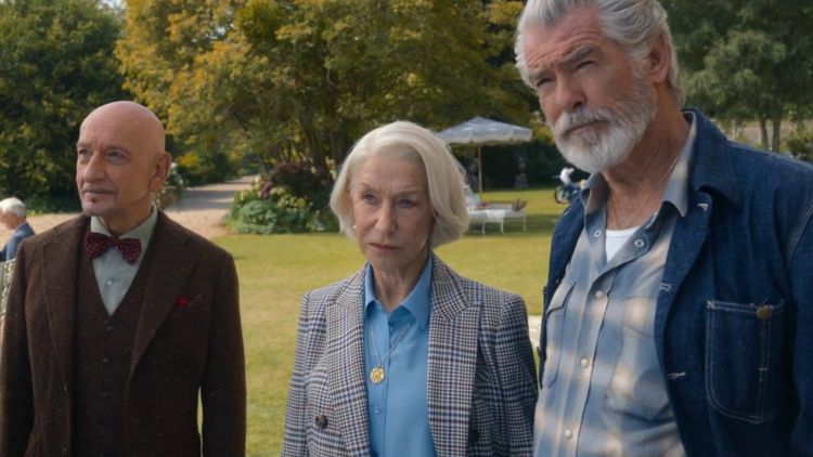 Ben Kinglsey, Helen Mirren, Pierce Brosnan - Czwartkowy Klub Zbrodni - kadr z filmu Netflix