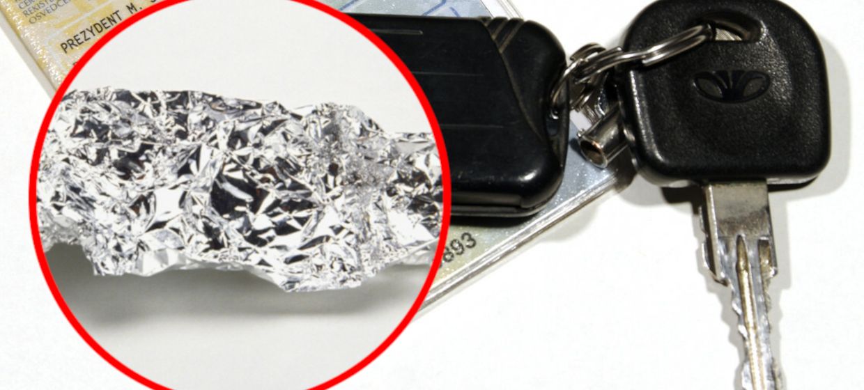Kluczyki do samochodu, folia aluminiowa - materiał poglądowy