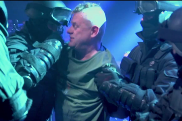 Kult - kadr z teledysku Układ zamknięty