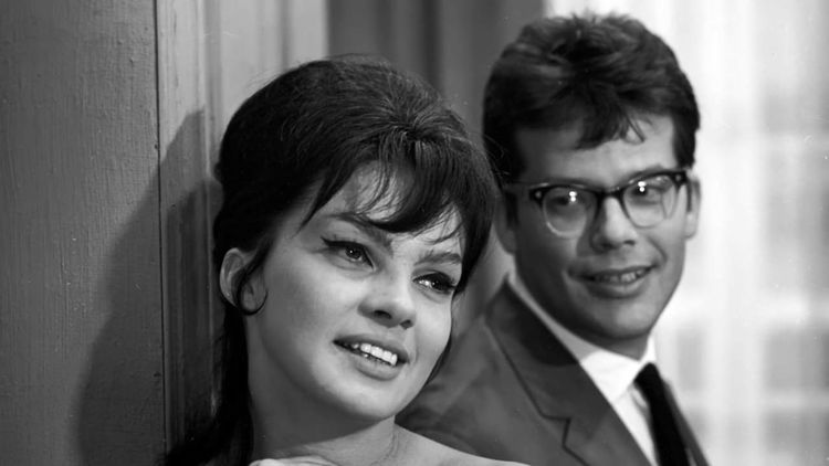 Zbrodniarz i panna - Ewa Krzyżewska, Zbigniew Cybulski - kadr z filmu