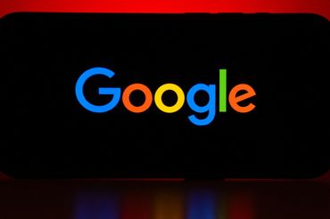 Logo Google w telefonie - materiał poglądowy