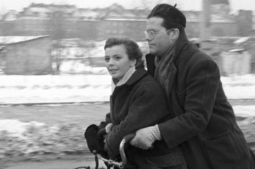 Miłość dwudziestolatków - Barbara Kwiatkowska-Lass, Zbigniew Cybulski - kadr z filmu